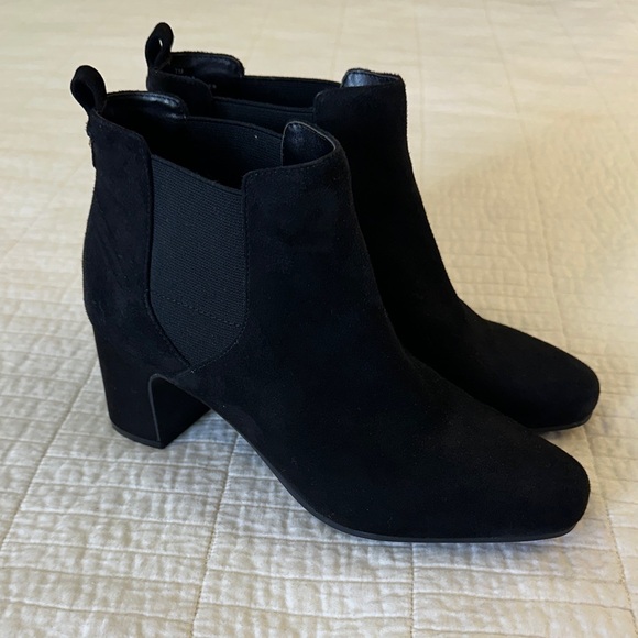 Anne Klein 7 Black Suede Almond Toe Bootie Elegant Ankle Boots NWOT - Picture 1 of 6